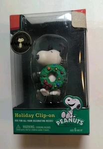 Peanuts Snoopy Holiday Clip On Christmas Ornament 2010 Forever Fun - Picture 1 of 4