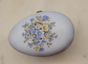 Vintage Porzellan Ei Schmuckkästchen Babyblau mit Blumenmuster #44/456 - Bild 1 von 10