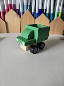 Hölzerner Devrian Global Industries Recycling-LKW Müll Spielzeug grün kippbar 3 Zoll Stadt - Bild 1 von 18