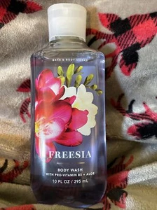 BATH & BODY WORKS FREESIA BODY WASH 10 FL OZ - Picture 1 of 2