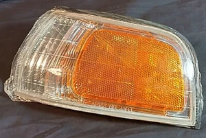 Honda Accord 1992-1993 18-1901 B TYC w/bulbs Driver Side Corner parking Light - Picture 1 of 4