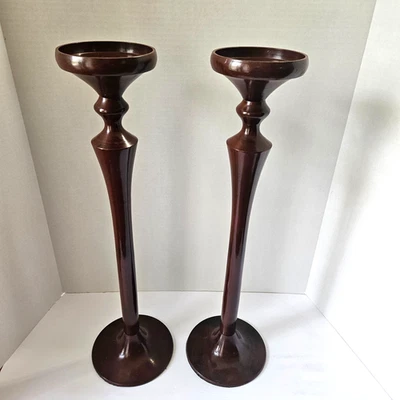 Juego de 2 candelabros Yankee Candle 23,5” de alto aluminio fundido marrón pedestal. Foto 1 de 4