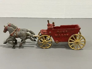 Carro de volteo rojo de hierro fundido de colección dibujado por caballos antiguo hallazgo patrimonial - Imagen 1 de 13