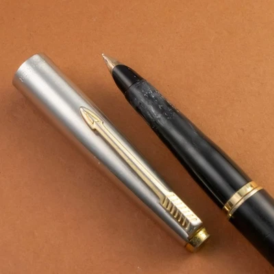 Vintage 1940s PARKER 45 Classic Gold-Plated Stainless Steel Nib Fountain Pen - Image 1 of 4