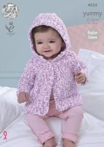 Chaquetas para bebés King Cole con patrón de tejido delicioso 4535 - Imagen 1 de 2