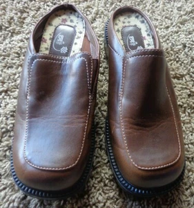 SO girl's EUC sz 2 brown slip on Dress/Clog/Flat shoes - Picture 1 of 3
