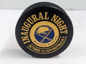 NHL 1970 Buffalo Sabres Inaugural Night 15 ottobre 1970 Puck NHL Hockey Raro - Foto 1 di 2