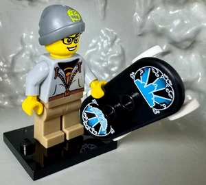(8804) LEGO CMF Serie 4 Street Skater Minifigur col04-9 komplett mit Zubehör - Bild 1 von 4