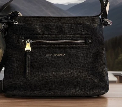 Bolso Bandolera Dana Buchman Negro Guijarro Everly Cuero Sintético Plateado ·Talla M· Foto 1 de 4