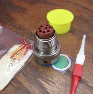 Deutsch Circular MIL Spec Connector 8P SZ 12 PLUG CABLE MOUNT PIN JMS3476L12-8P - Picture 1 of 4