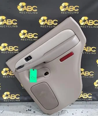 GMC Yukon Denali 2006 panel de moldura de puerta trasera luz neutra (52I) OEM Foto 1 de 4