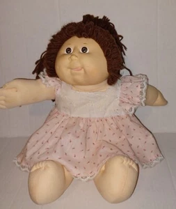 1982 Muñeca Cabbage Patch niña morena ojos marrones lengua sobresaliente - Imagen 1 de 16