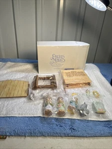 Vintage Avon Precious Moments Nativity Playset 2002 Plastic New In Box - Picture 1 of 8