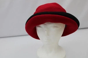 HAND TAILORED WOMAN RED WOOL FEDORA HAT SZ S~MARTHA MADE IT~BLACK ROLL BRIM - Picture 1 of 6