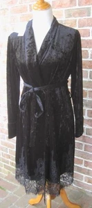 Vestido L'Agence Kamari Negro Envolvente Terciopelo Aplastado Encaje Cinturón Frontal a Presión Talla M - Imagen 1 de 13