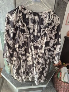 Schöne schwarz-weiße Bluse in Gr. 48/50 (Viscose/Baumwolle) - Bild 1 von 2