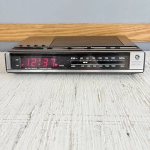 Vintage General Electric GE Digital AM/FM Radiowecker Modell 7-4634B  - Bild 1 von 13