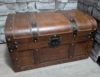 Gran caja de cofre del tesoro pirata de 16"x10"x9" baúl de madera decoración de Halloween utilería juguete Foto 1 de 4