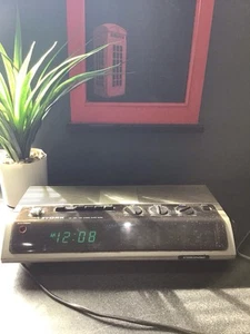 York Radio Alarm Clock Vintage Space Age Retro 80s. Fully Working. - Picture 1 of 7