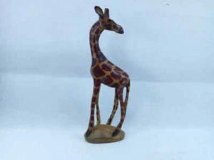 VINTAGE WOODEN HAND CARVED GIRAFFE ORNAMENT - Picture 1 of 5