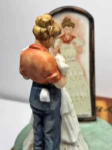 Music box vintage 1949 Norman Rockwell The Prom Dress suona qualche sera incantata - Foto 1 di 12
