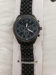 Black metal fashion analog watch with gun metal colored trim - Picture 1 of 5