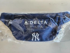 New York Yankees Delta BAUCHTASCHE Souvenir TASCHE - Neu ungeöffnet ⚾️  - Bild 1 von 2