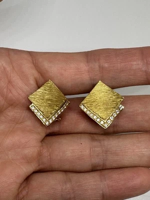 Modernist 18k yellow gold square earrings textured fluted sculptural 3D diamond - Image 1 of 4
