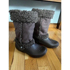 Crocs Women's Nadia Brown Sherpa Faux Fur Lined Boot Size 8 - Picture 1 of 7