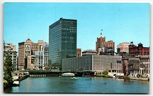 Postal Milwaukee Skyline Milwaukee River Wisconsin WI UNP - Imagen 1 de 2