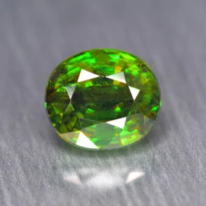 1,45 Karat Oval_Schillernd glänzend unbeheizt Afghanistan Chrom Sphene - Bild 1 von 1