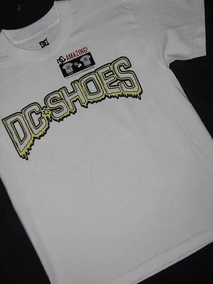 NOVA CAMISETA MANGA CURTA DC SHOES TRUMP BOYS BRANCA GRANDE 16/18 - Imagem 1 de 3
