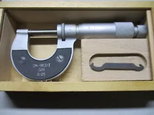 Bügelmessschraube Mikrometer 0 -25mm DIN 863/1 im Holzetui - Picture 1 of 1