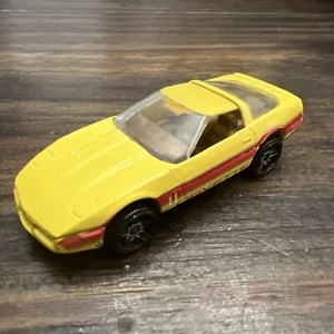 BONITO COCHE DIECAST A-1 1982 HOT WHEELS 1980 AMARILLO CORVETTE 1:64 - Imagen 1 de 14