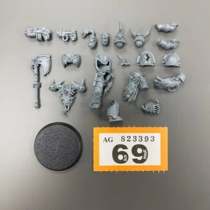 CHAOS SPACE MARINES CHOSEN POWER FIST SINGLE MINIATURE WARHAMMER 40K - Picture 1 of 1