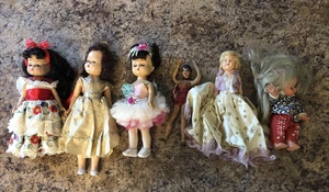 Konvolut 6 alte Puppen mit Kleidung - Bild 1 von 6