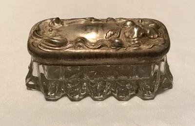 Antigua caja de tocador de baratija de cristal corte Art Nouveau (4” de largo) tapa original Foto 1 de 4