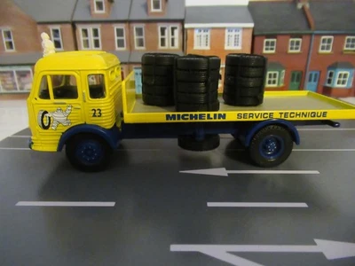 CORGI MICHELIN COLLECTION SIMCA CARGO FLATBED WITH TYRES SCALE 1:50 No. 72905 - Image 1 of 4