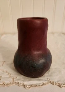Antique VAN BRIGGLE Mulberry w/Blue Leaves & Violets Onion Bulb Cabinet Vase - Picture 1 of 11