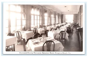 Terrazas de comedor cerradas Cavalier Hotel Virginia Beach VA EKKC RPPC G8 - Imagen 1 de 2