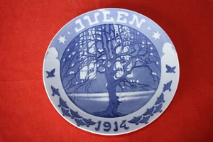 1914 ROYAL COPENHAGEN CHRISTMAS PLATE HOLLY GHOST - Picture 1 of 4