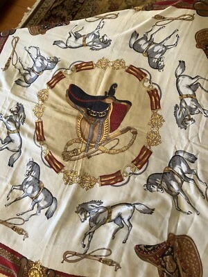 "Mantón temático ecuestre 45"" bufanda silla de montar, casco recorte, doma" Foto 1 de 4