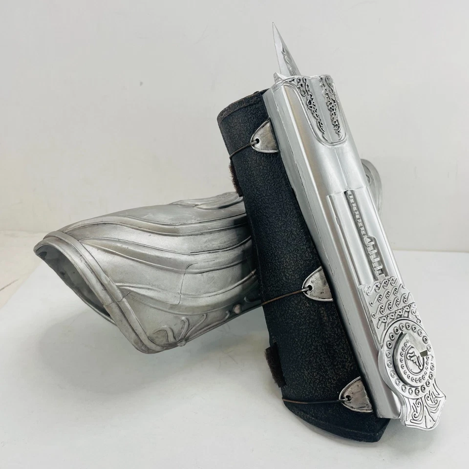 Guantes de Hermandad Assassin's Creed Hoja Oculta Guantelete Manga 1:1 Espada Foto 1 de 4