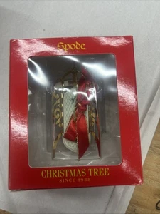 Spode Christmas Tree Ornaments Sled White & Gold with Red Ribbon 40ORN042 - Picture 1 of 4