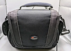 Lowepro Single Camera Bag 110 Black 7"x 5" 4 Pockets Adjustable Shoulder Strap - Picture 1 of 4