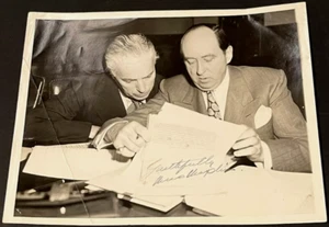 Charlie Chaplin signiertes 9 x 7 Foto - Bild 1 von 1