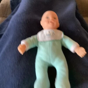 Vintage KS Toys Baby Doll UNIQUE PRETTY BLUE EYES 8 1/4” TALL - Bild 1 von 4