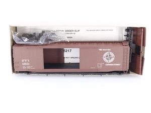 Accurail 5217 HO 50' AAR Double Door Boxcar Detroit Toledo and Ironton (DTI) 136 - Imagen 1 de 2