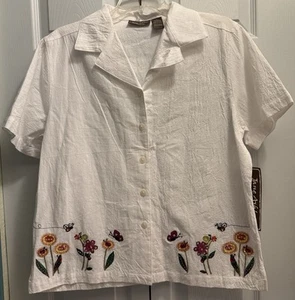 Jane Ashley Bugs & Flowers White Embroidered Blouse Size Medium NEW - Picture 1 of 3