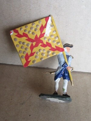 C329 Plat Etain Soldat Porte Drapeau Rgt de Bourgogne XVIII Siècle H 4.6 cm - Photo 1/3